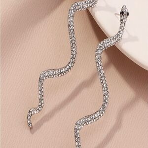 💥 Betsey Johnson stunning slithering silver  snake earrings 💥